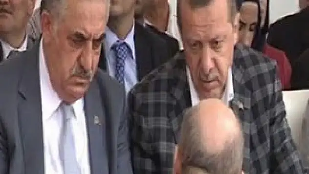 Sehpadaki kitapçık Başbakan'ı kızdırdı