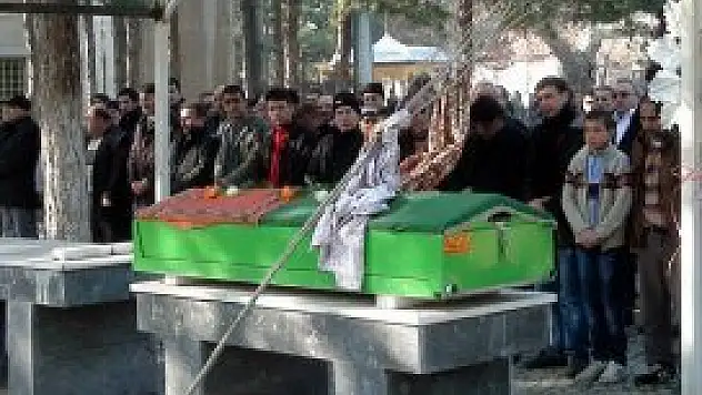 Hatice son yolculuğuna uğurlandı