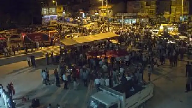 Yunak'ta halk demokrasi için toplandı