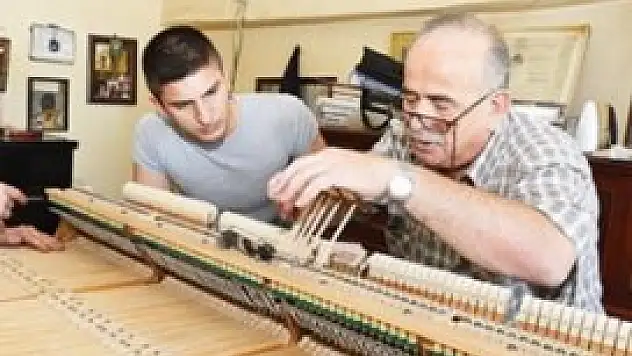 48 yıldır tamir ediyor ama çalamıyor