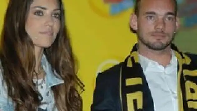Sneijder'in eşi 'Ezan'dan etkileniyorum!