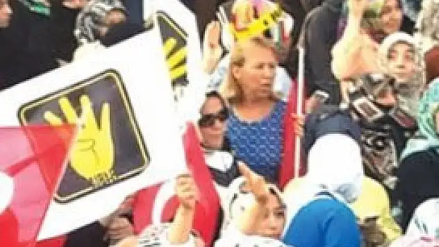 Başbakan'ın kızı da mitingte