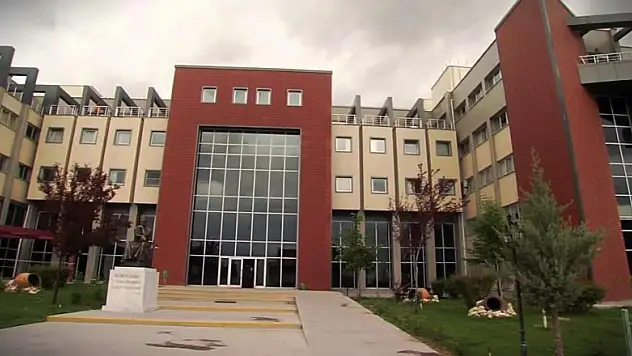 Necmettin Erbakan Üniversitesi'nde paralel dalga!