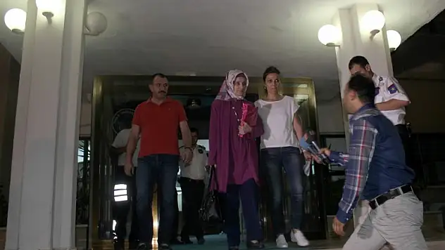 Dicle rektörü Saraç tutuklandı