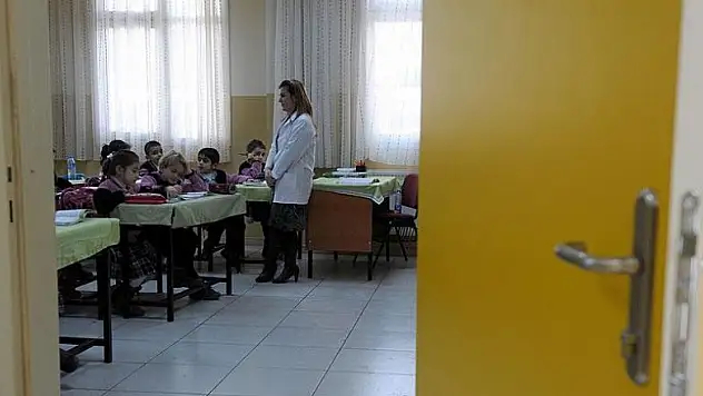 Öğretmenlerin mazeret durumu için yer değiştirme takvimi açıklandı