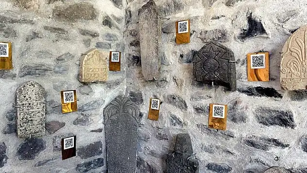 Tarihi mezar taşlarında 'karekod' dönemi