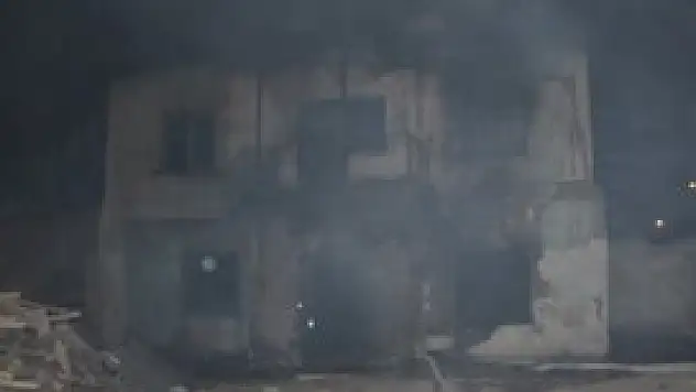 Bina alev alev yandı!