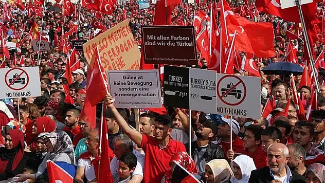 Avrupalı Türkler demokrasi mitinginde buluştu