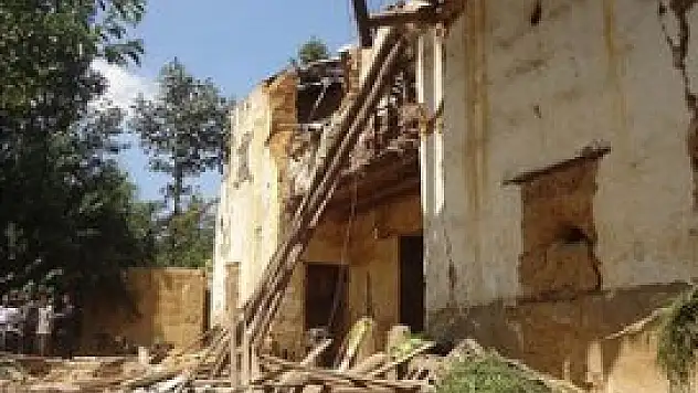 5,9 büyüklüğünde deprem! 1 ölü 3 ağır yaralı