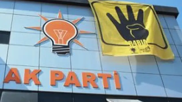 AK Parti'den Mısır'a destek pankartı