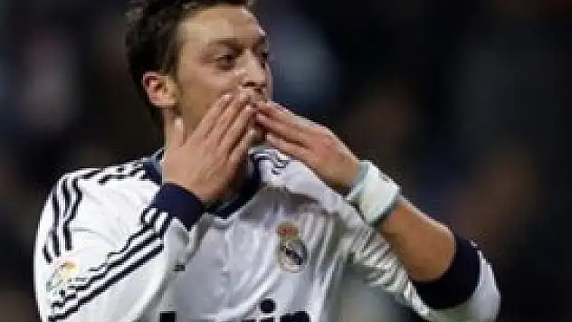 Mesut Özil resmen Arsenal'da