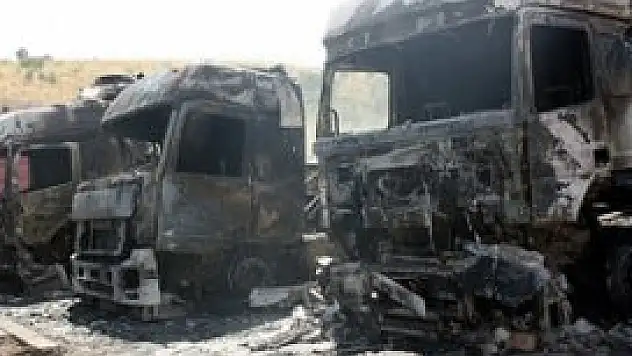 Duhok'ta 20 Türk tırı yandı