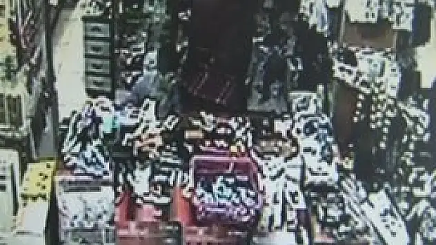 Ağabey oyaladı kardeş çaldı