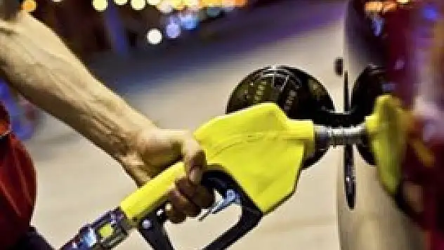 Benzinde 12 kuruş indirim