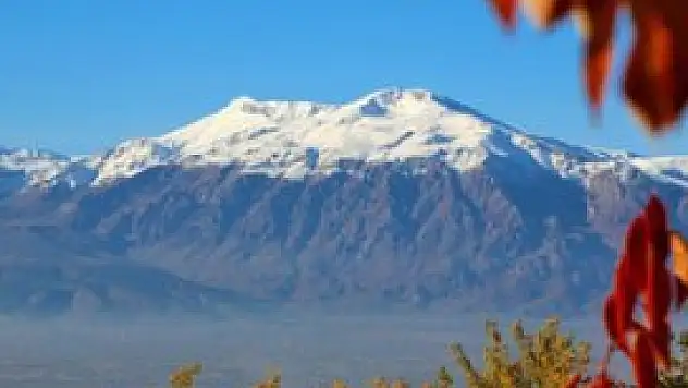 Erzincan'a mevsimin ilk karı yağdı
