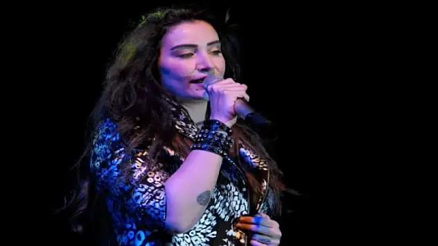 Sıla'ya sahip çıkan CHP'li belediye konser istedi!