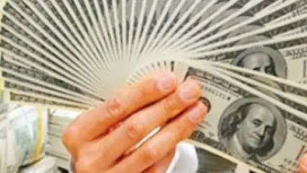 Dolar rekora doymuyor