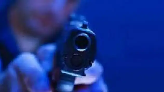 Kafede başlayan kavgayı silah bitirdi