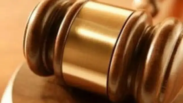 Başörtüsü kararına uymayan 2 hakime soruşturma