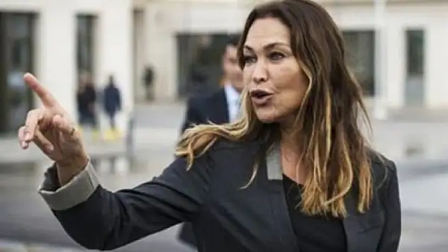 Hülya Avşar, Sıla'ya yapılanları fazla buldu!