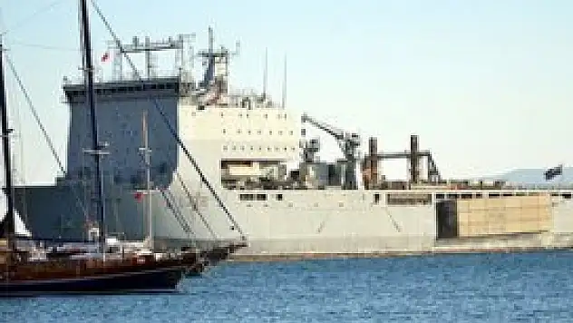 İngiliz savaş gemisi 'Mounts Bay' Bodrum'da