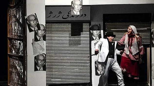 Darbenin tiyatrosu: Musaddık'ın Gece Notları