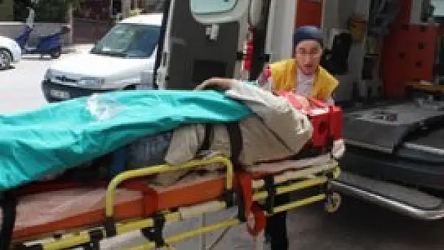 Otomobil motosikletle çarpıştı 8 yaralı