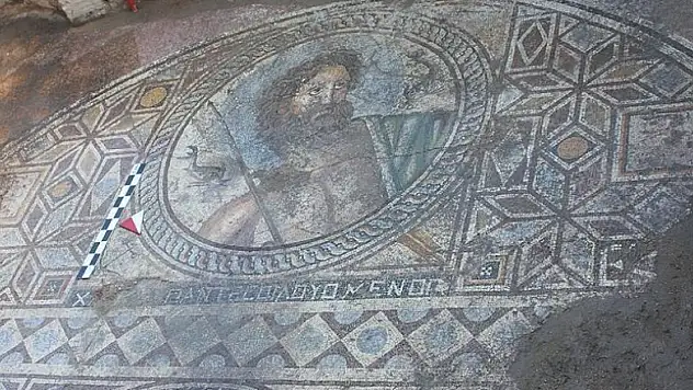 Antik kentte 'Poseidon' tasvirli mozaik bulundu