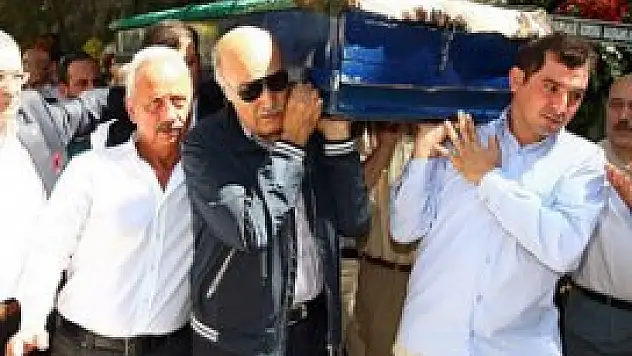 Hüseyin Çapkın'ın annesi İzmir'de toprağa verildi