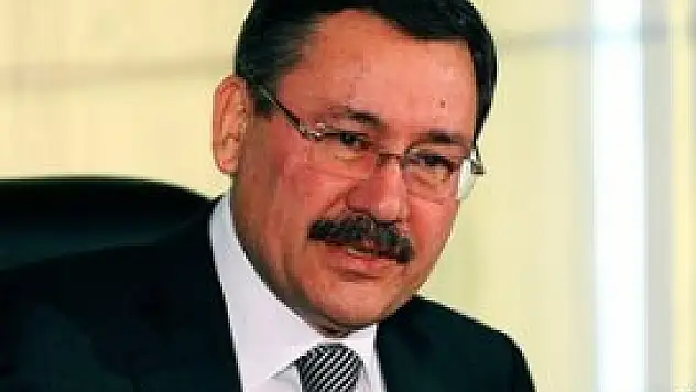 Arabamıza taş atmak milletvekiline yakışmaz