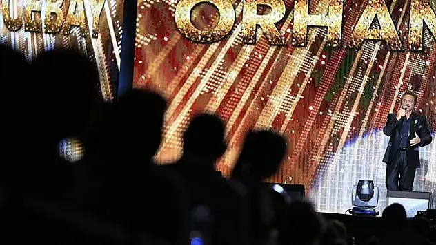 Orhan Gencebay Birlik Beraberlik Gecesi'nde ünlü sanatçılar sahne aldı