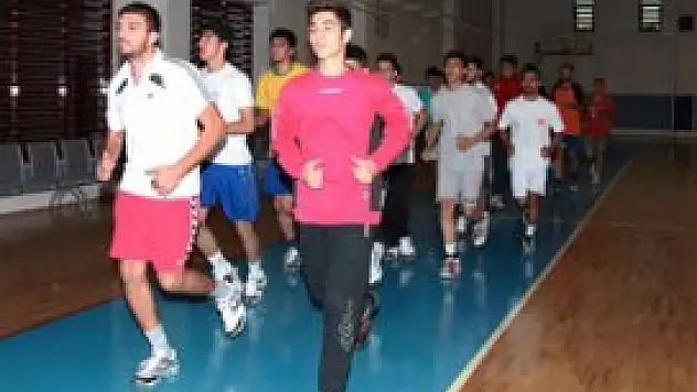 Selçuklu Hentbol Takımı lige hazırlanıyor