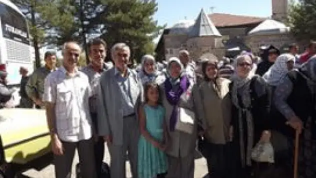 Seydişehir'den ilk hacı adayları uğurlandı