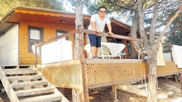 Ünlü sanatçı ormana yerleşti