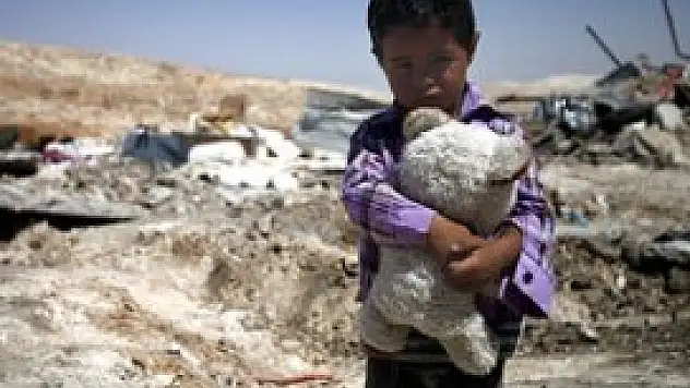 İsrail'in kazısı evsiz bıraktı