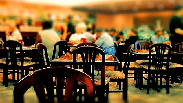 Restoranda iki başörtülü kadına servis yapılmadı