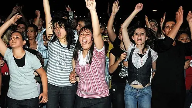 'Skolyoz hastalığı ergenlikte ortaya çıkıyor'