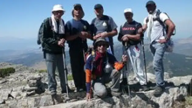 Seydişehir'de dağcılar Atatürk Dağı'na tırmandı
