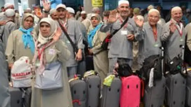 Konya'da ilk hacı kafilesi dualarla uğurlandı