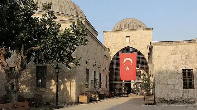 Tarihi külliyenin ihtişamı göz kamaştırıyor