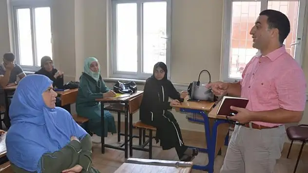 Suriyeli gönüllü öğretmenlere eğitim