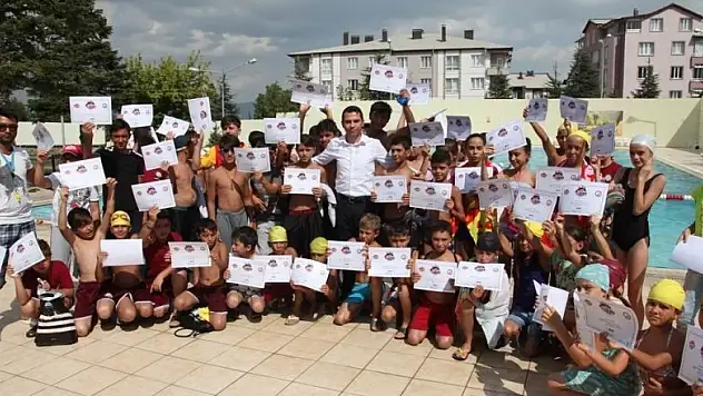 Seydişehir Belediyesi yüzme kursları sertifika töreni ile sona erdi