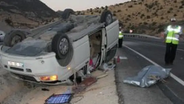 Konya'da ticari araç devrildi 1 ölü 5 yaralı