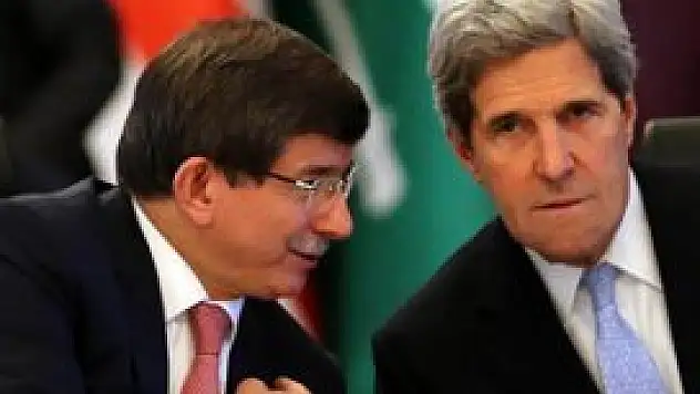 Kerry, Davutoğlu'nu Paris'e davet etti