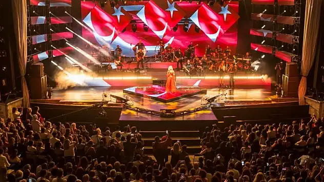 'Turkcell Yıldızlı Geceler'i 1 milyondan fazla kişi izledi