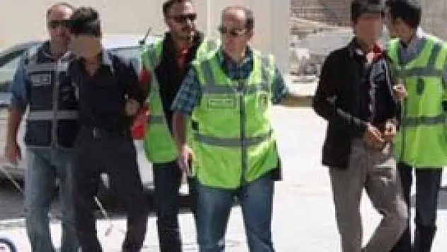 Onlar çalmaktan, polis yakalamaktan bıkmadı