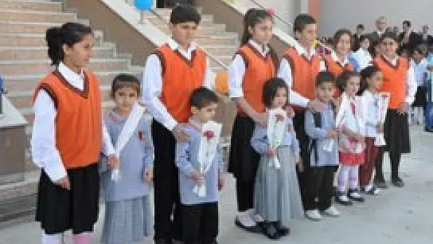 Okullarda kıyafetle ilgili anket çalışmaları sürüyor