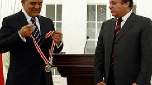 Pakistan Başbakanı Şerif'e Cumhuriyet Nişanı