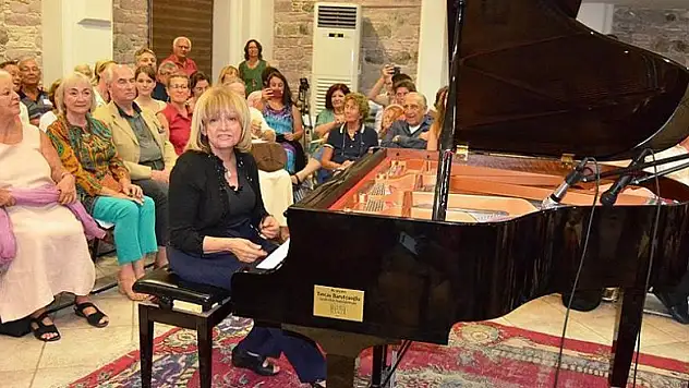 Dünyaca ünlü piyanist Biret Ayvalık Sanat Günleri'nde konser verdi