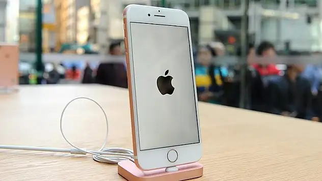 Apple'ın kapısı iPhone 7 alıcılarına açıldı